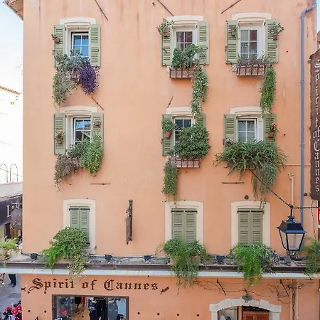 Emile Negrin Apartment
